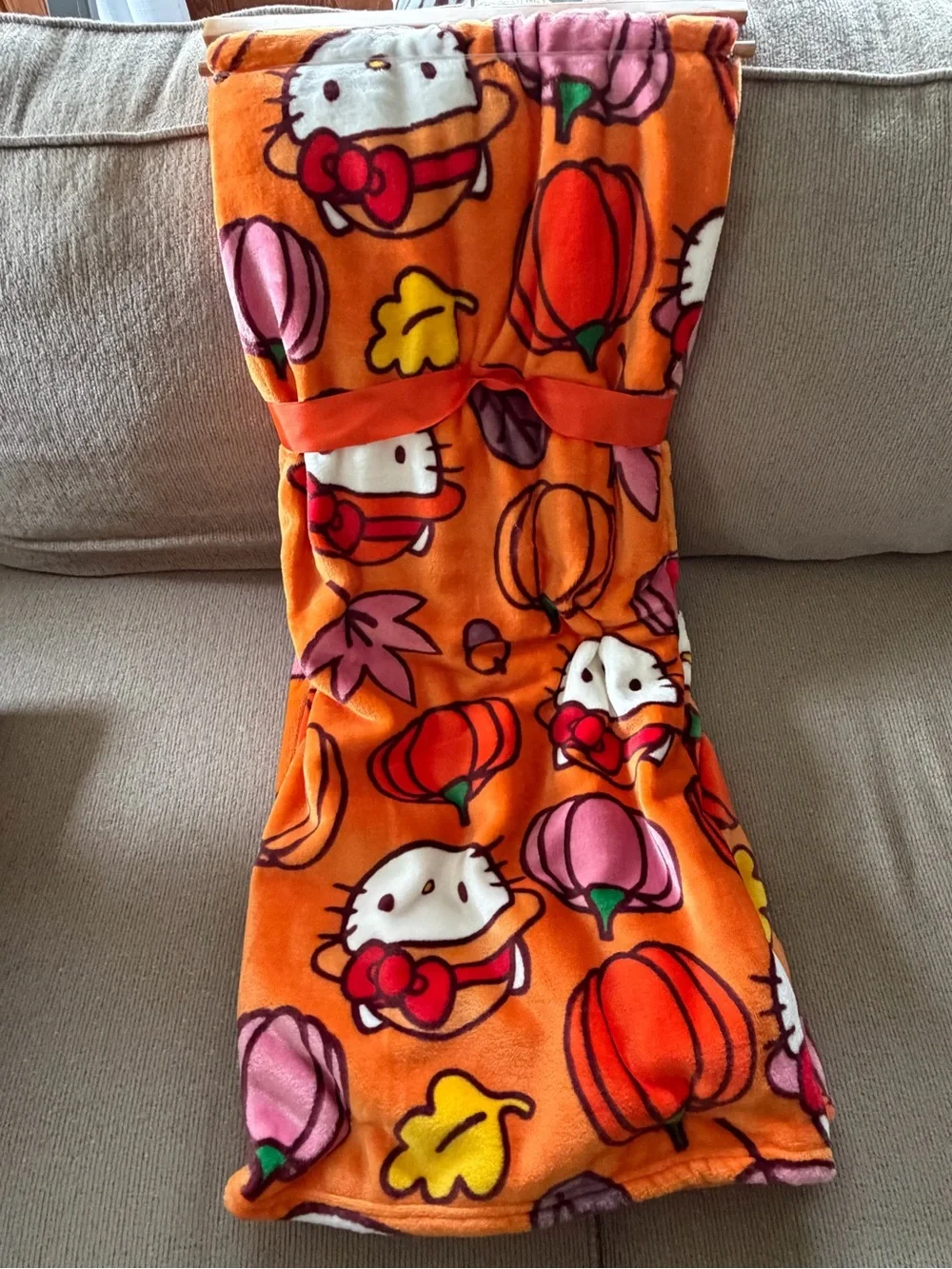 Hello Kitty Fall Pumpkin Plush Throw Blanket 60x70 NWT! 2026